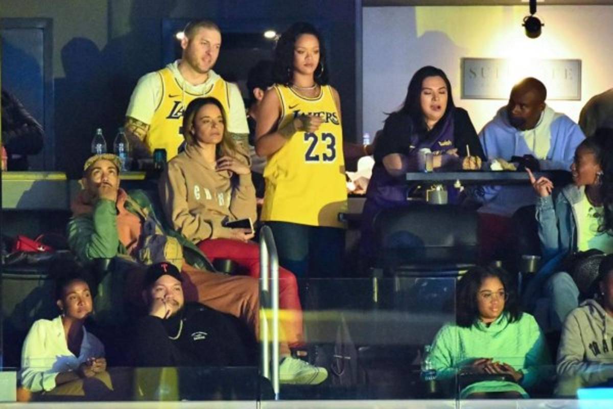 Rihanna, Denzel y todas las celebridades presentes en triunfo de los Lakers sobre Rockets