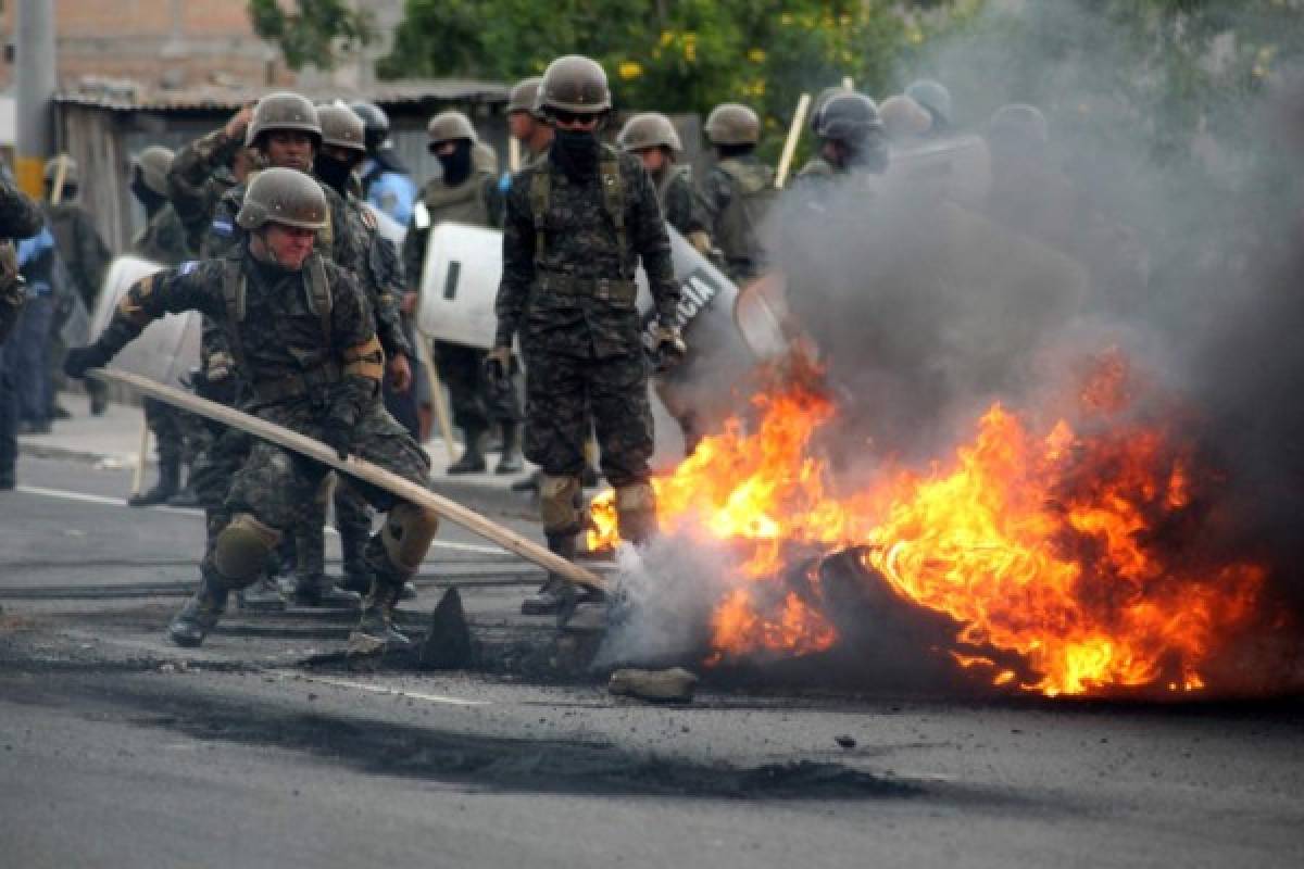 Bloqueos de calles y enfrentamientos dejan protestas en Honduras