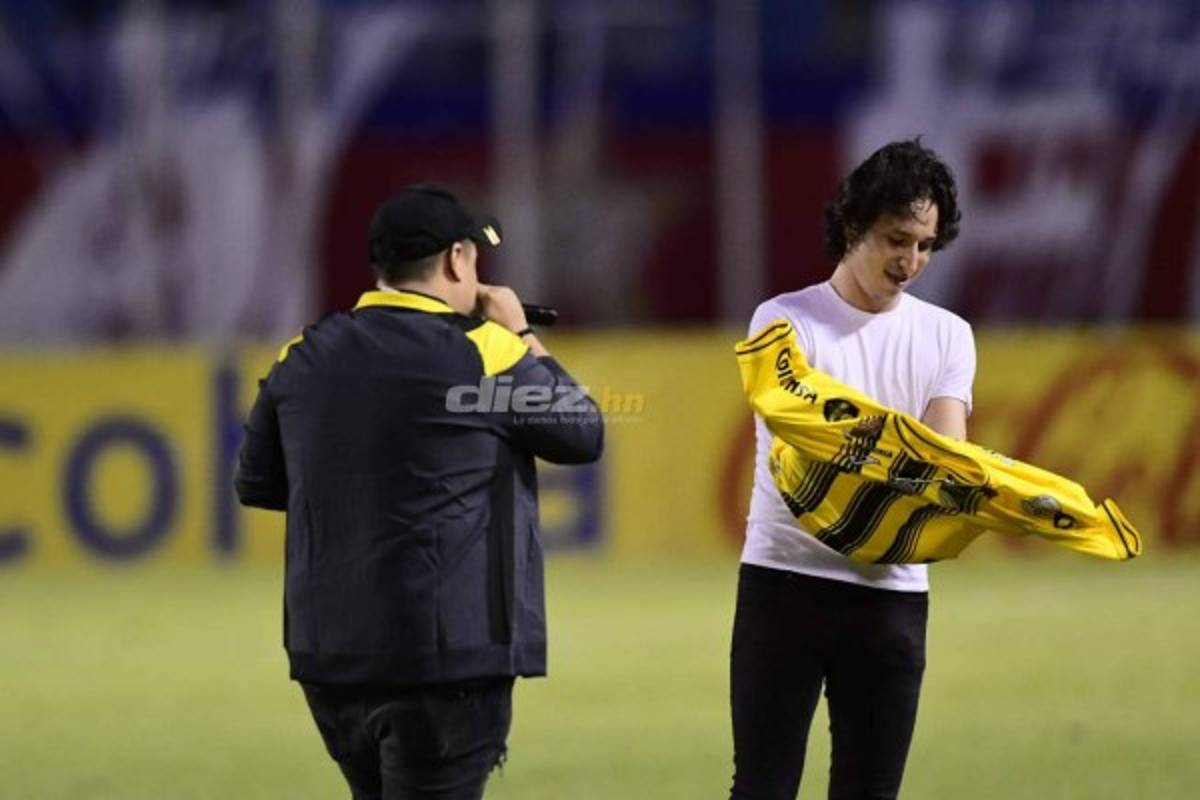 La chica del palco, el invitado especial y el hermoso detalle de Troglio en su gorra
