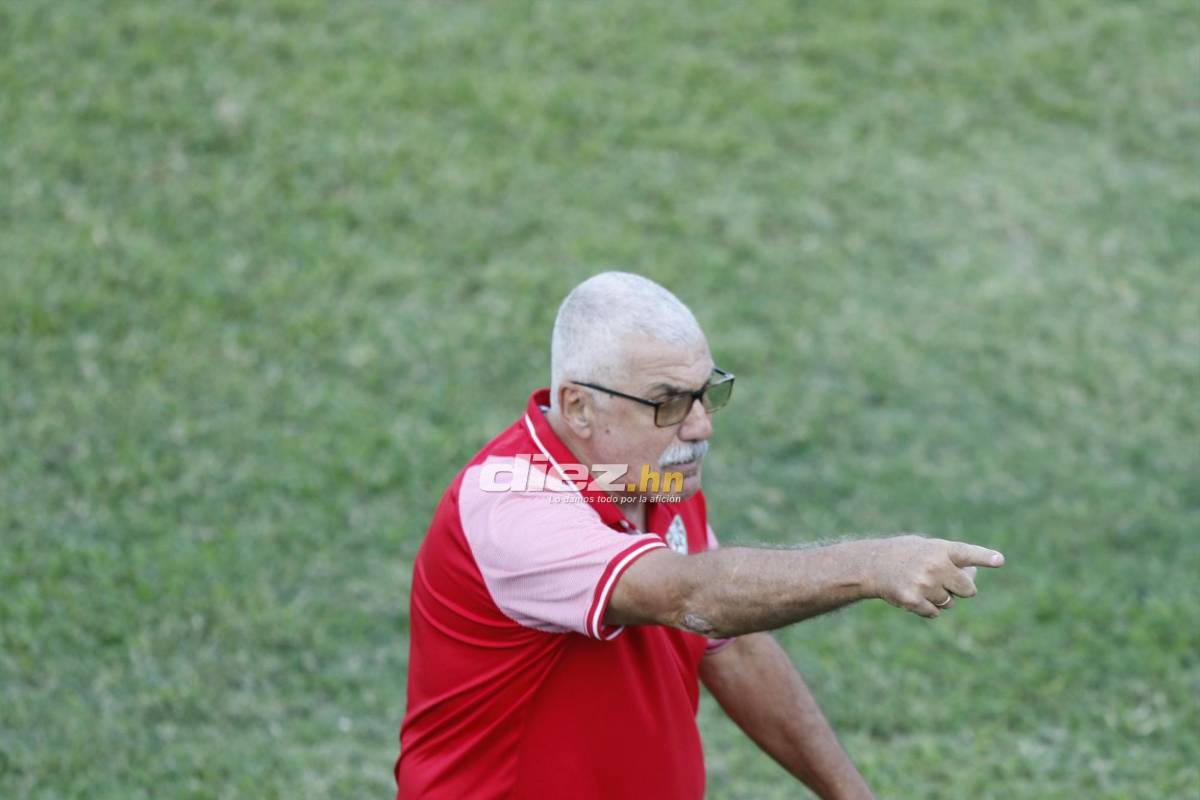 El Yankel Rosenthal se calentó por la goleada: Keosseián se enfrenta con aficionados que también arremeten contra el portero Denovan Torres