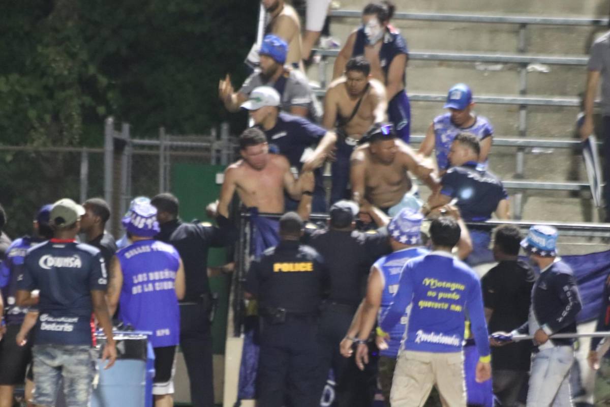 ¡Batalla campal entre aficionados del Motagua en amistoso en USA! La razón de los golpes y la policía intervino