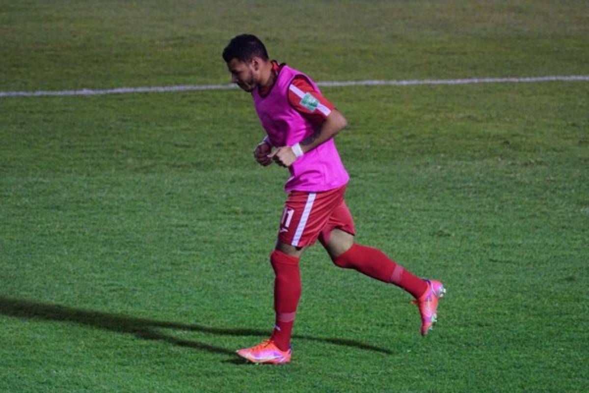 Los aficionados afuera del Cuscatlán, el cubano que llegó casi al entretiempo y la celebración de Alphonso Davies