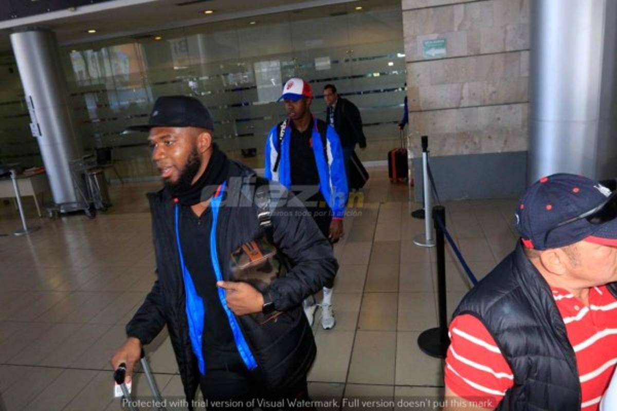 ¡Hasta con pasamontañas, guantes y tapabocas, regresó Olimpia de Canadá!