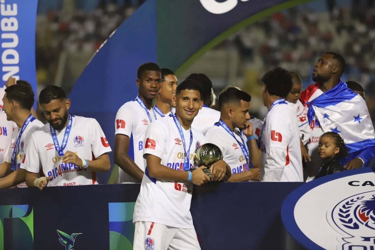 La Cybertruck de la 40, jugador casi se traga un confeti, los chalecos y locura de Espinel: las fotos más curiosas del título del Olimpia