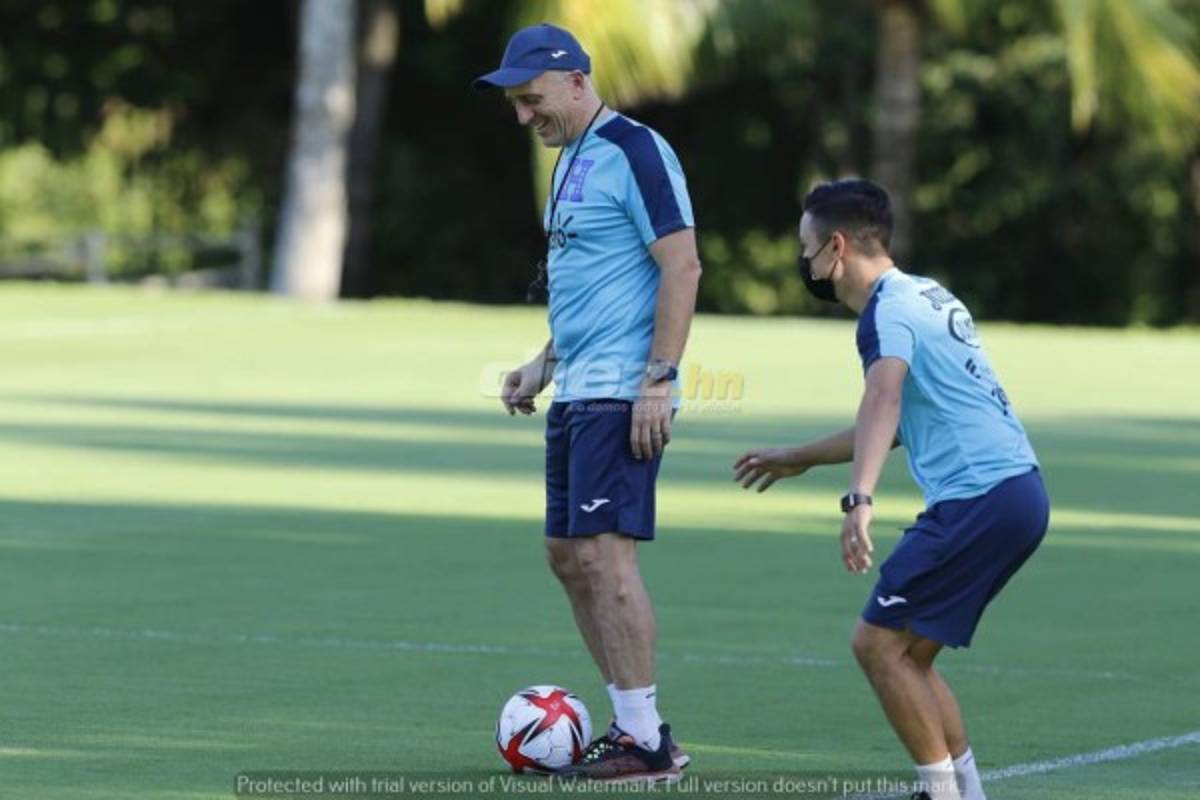 ¿El último entreno de Coito en la H? El entrenador no paró de sonreír y la práctica se hizo en cancha privada