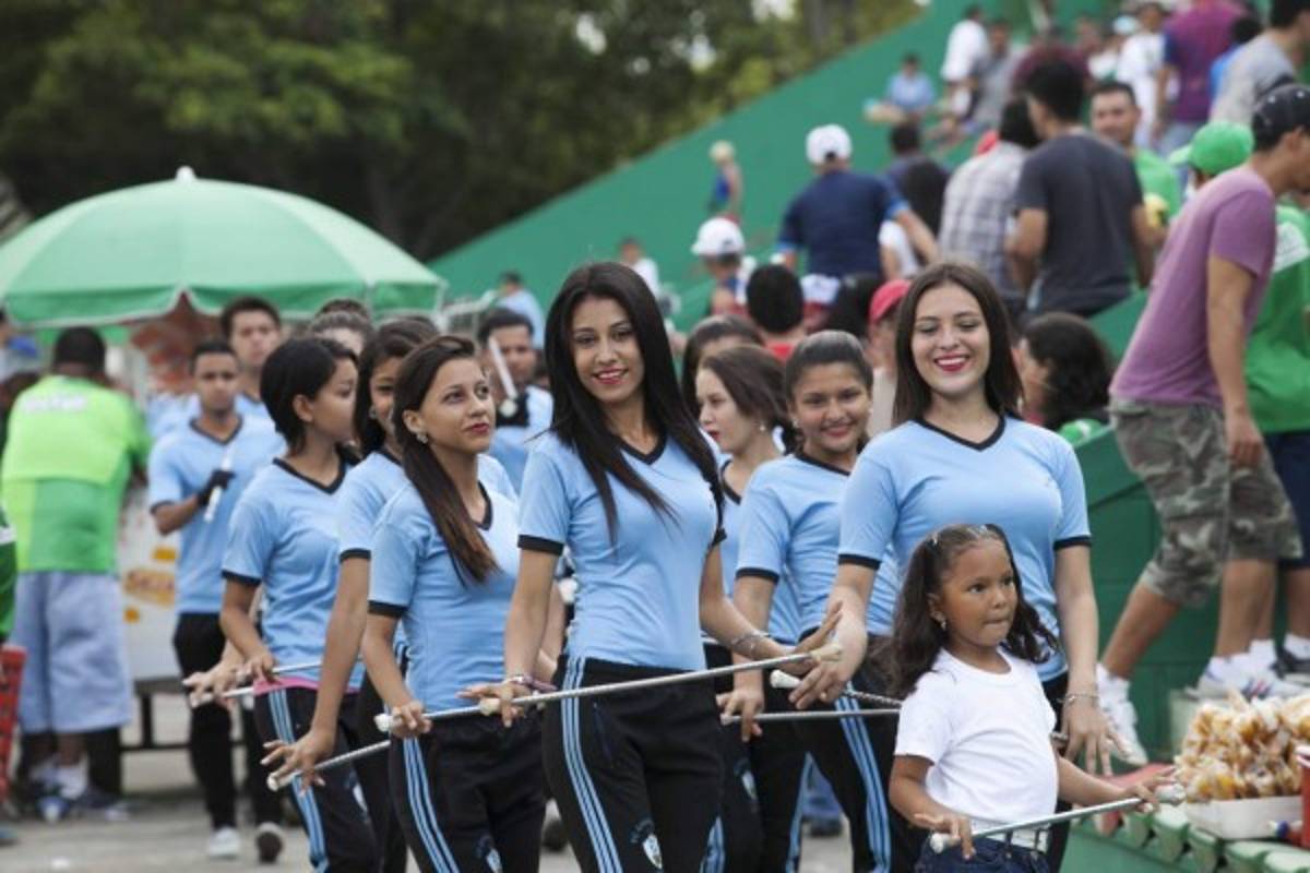 Las chicas bellas que engalanaron el clásico entre Marathón y Olimpia