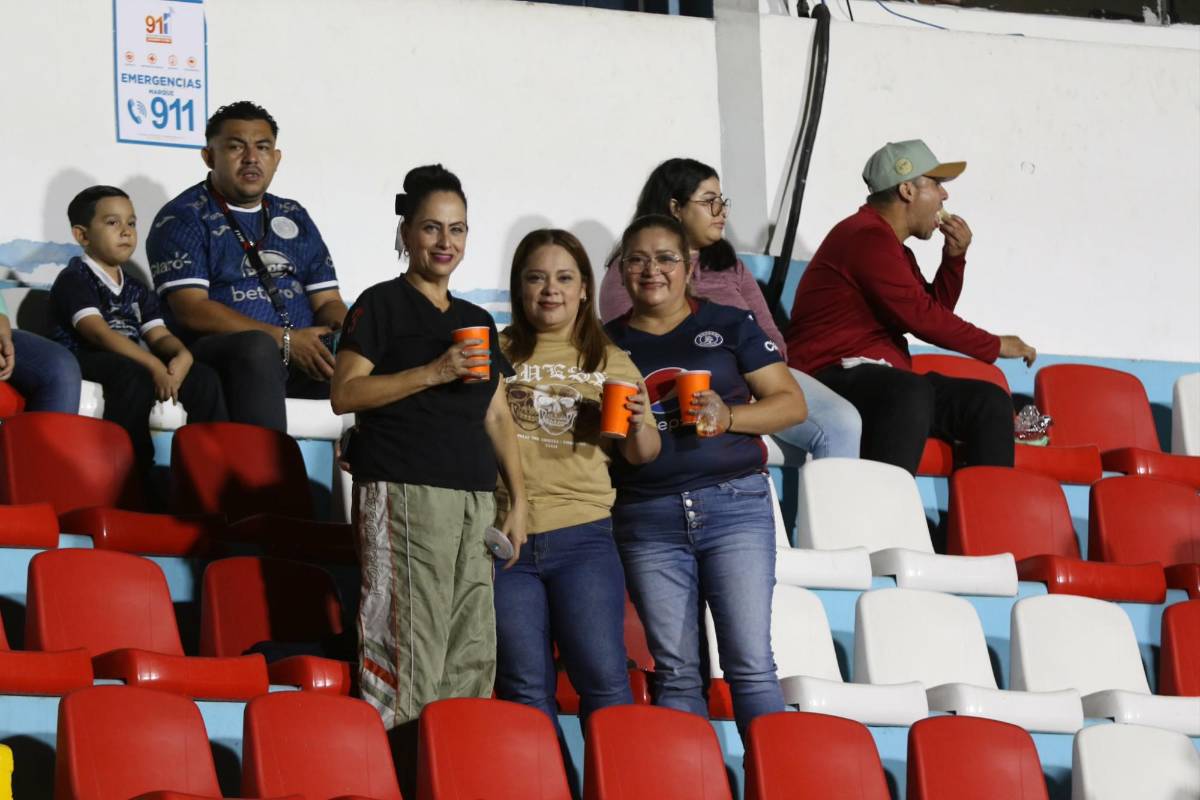 La preciosa chelita sola en el Nacional, las hermosuras motagüenses y las tajaditas son infaltables en la previa del Motagua vs Cartaginés