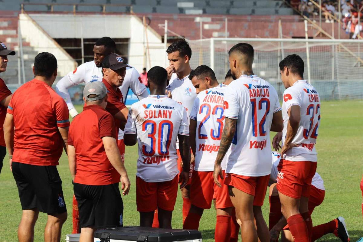 ¡Olimpia fue local en La Ceiba! Las imágenes del histórico partido donde los albos superaron el récord invicto