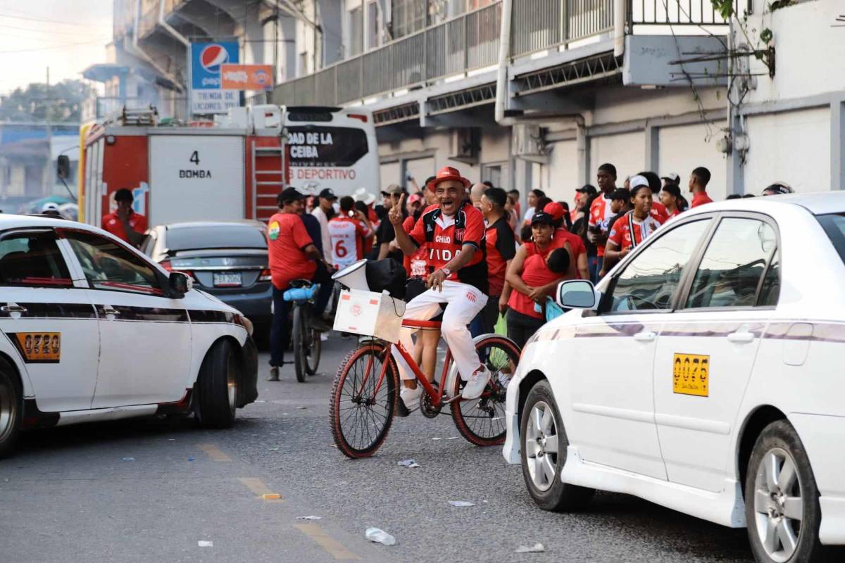 ¡Tremenda fiesta en La Ceiba! Aficionados del Vida se toman la calle festejando el triunfo que los acerca a la salvación