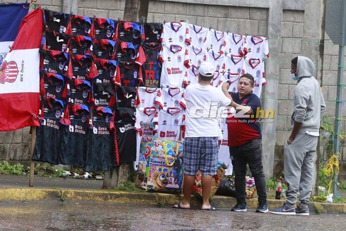 ¡Hermosas chicas y color! La Ceiba se viste de fiesta para el juego juego Vida vs. Olimpia
