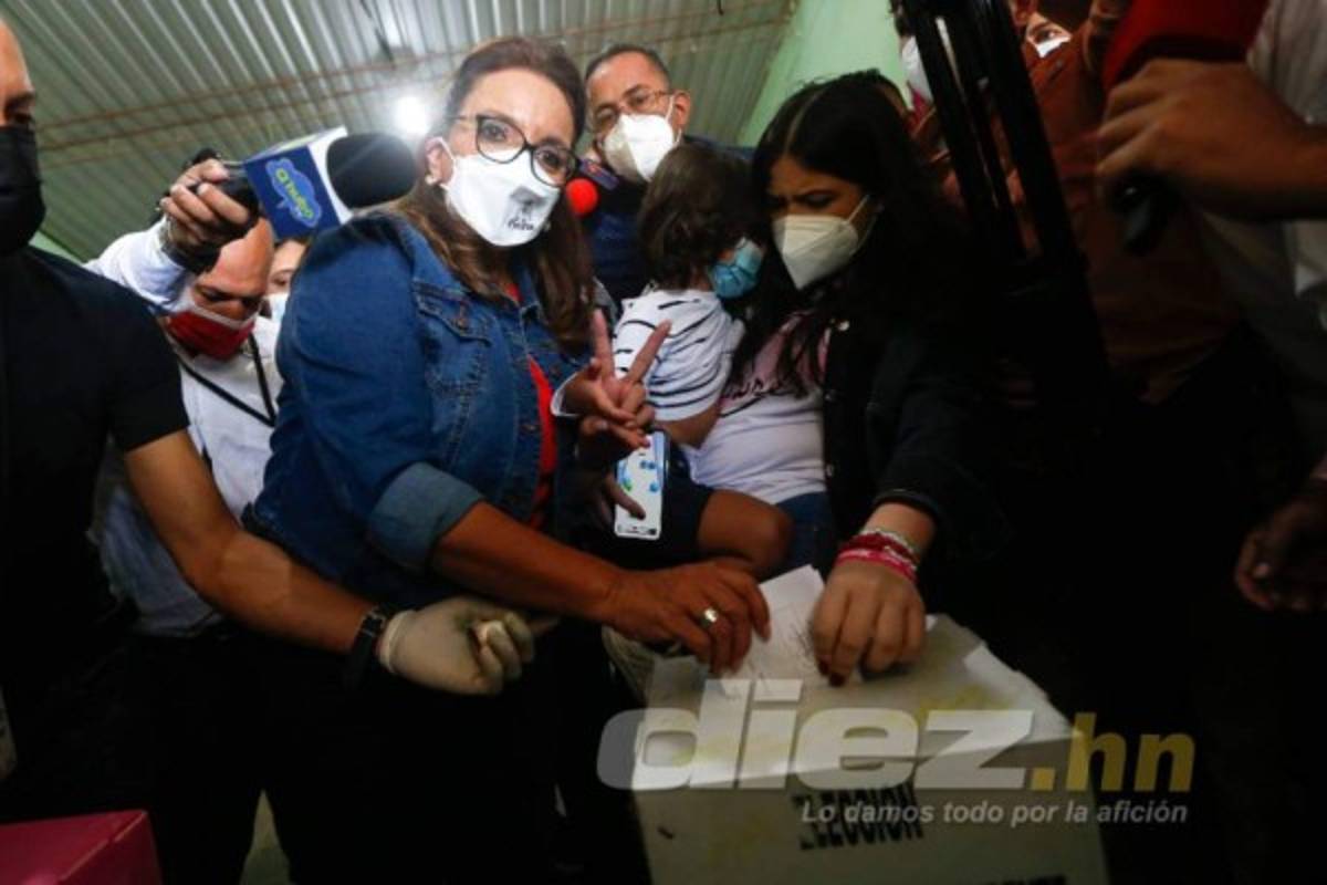 Xiomara Castro y 'Papi' a la orden: candidatos presidenciales ejercen sufragio en elecciones de Honduras