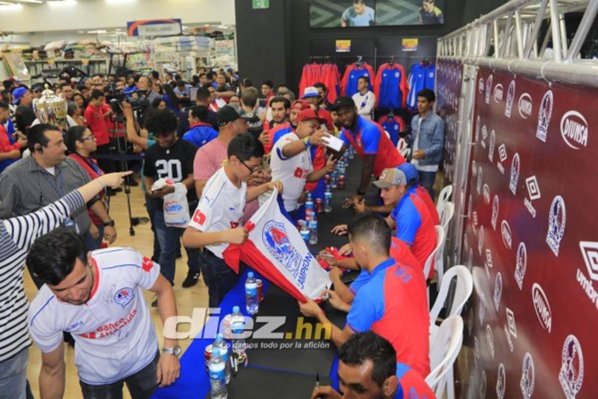 ¡Locura por la 31! Así fue la firma de autógrafos de Olimpia junto a sus aficionados