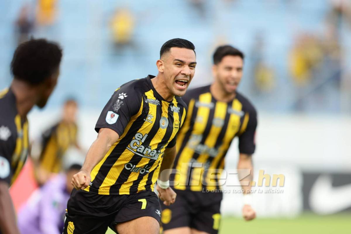 Diego Vázquez viendo al Real España, las preciosas chicas y los aficionados del Cartaginés que sufrieron en el Morazán