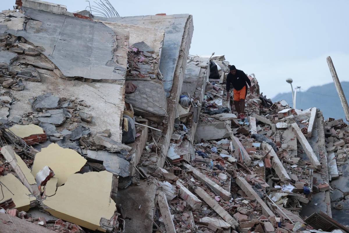Edificios caídos y gente en la calle: así es la destrucción luego del terremoto en Venezuela