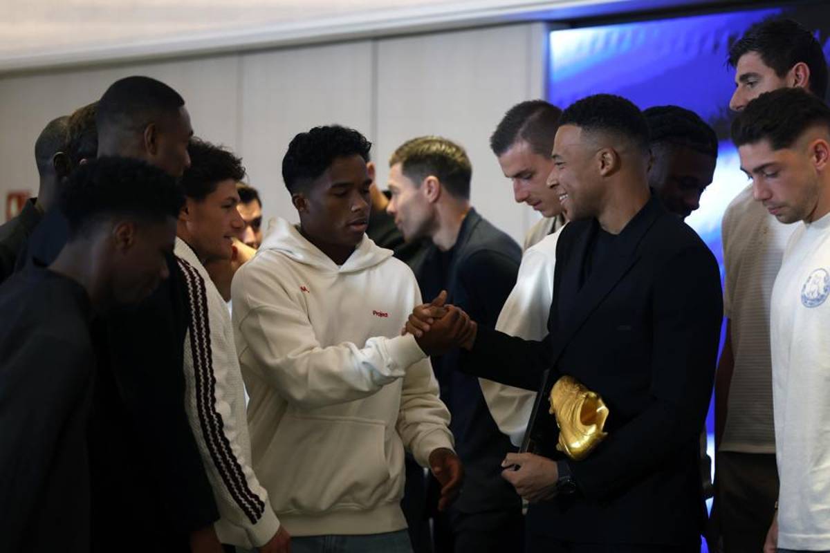 Mbappé recibió la Bota de Oro: lo que dijo tras ganar el premio, quiénes lo acompañaron y el mensaje de Sergio Ramos