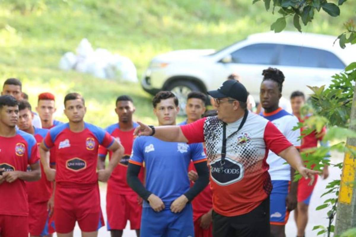 Fichajes del Ascenso: Venezolano dirigirá en Honduras, Savio saca la chequera y Víctor Moncada es noticia