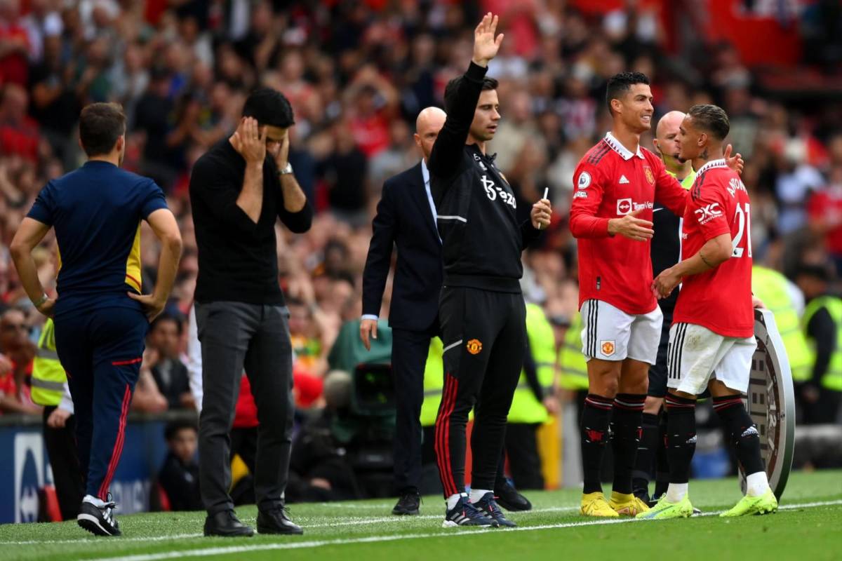 Así fue el tremendo debut de Antony con el Manchester United en el triunfo sobre Arsenal y el gesto de Cristiano Ronaldo que se hizo viral