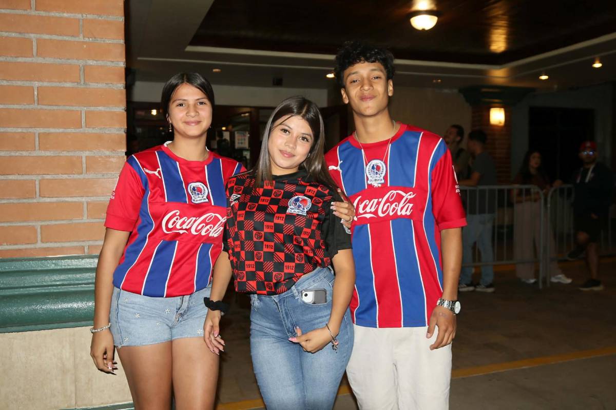 ¡Épico banderazo! Afición del Olimpia pide la 40 antes de la gran final contra Marathón