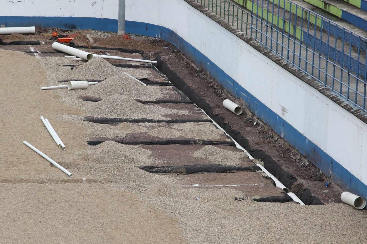 Así luce el estadio Juan Ramón Brevé Vargas, que recibe los trabajos de remodelación para cambio de césped ¿Cuándo finaliza la obra?