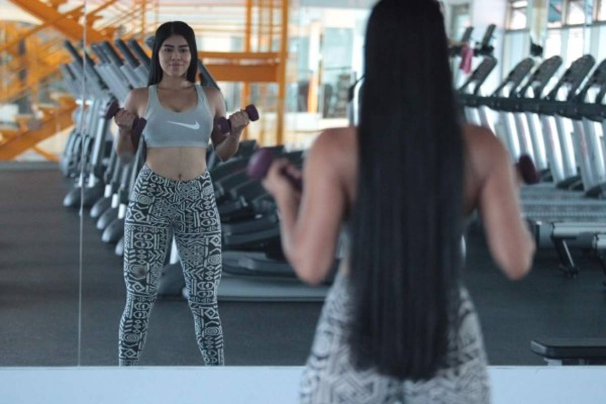 Ella es Alejandra Deras, la bella catracha que haría una locura por Ronaldinho