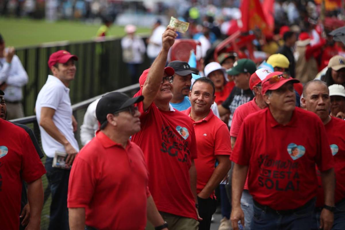 “Influencers” hondureños desfilando, mascotas y las otras curiosidades de las fiestas patrias 2023