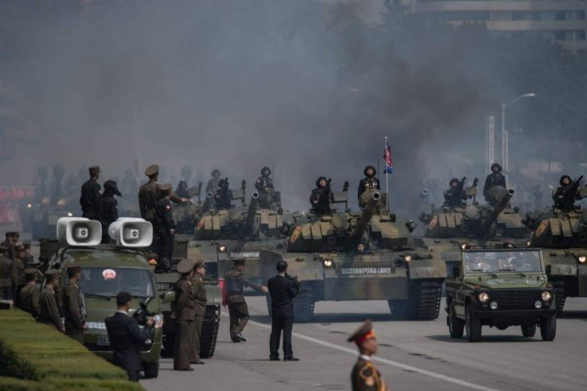 Korean People's Army (KPA) tanks are displayed during a military parade marking the 105th anniversary of the birth of late North Korean leader Kim Il-Sung, in Pyongyang on April 15, 2017. / AFP PHOTO / ED JONES