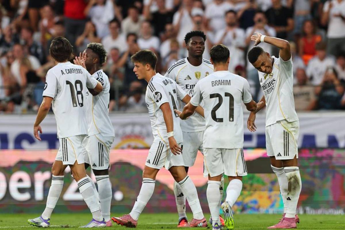 Un aficionado salta al campo y así reaccionó Mbappé; Arda Güler brilla y el debutante se lució con Real Madrid