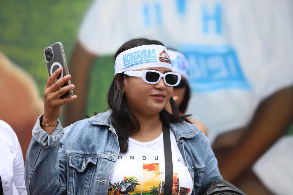 Honduras vs El Salvador: ¡Locura por los tiktokers! Cuscatlecos invaden SPS y euforia de los catrachos en el Morazán