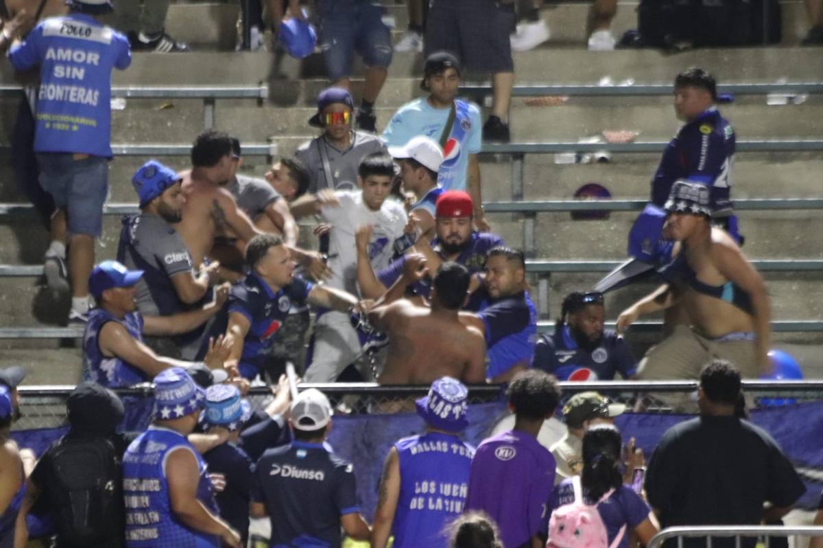 ¡Batalla campal entre aficionados del Motagua en amistoso en USA! La razón de los golpes y la policía intervino