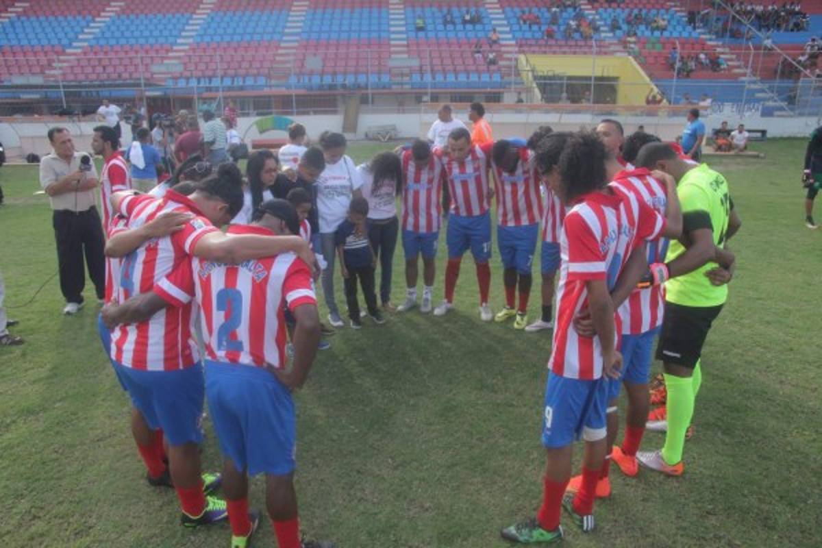 FOTOS: Arnold Peralta vivirá por siempre en el corazón del Murcia y del Vida