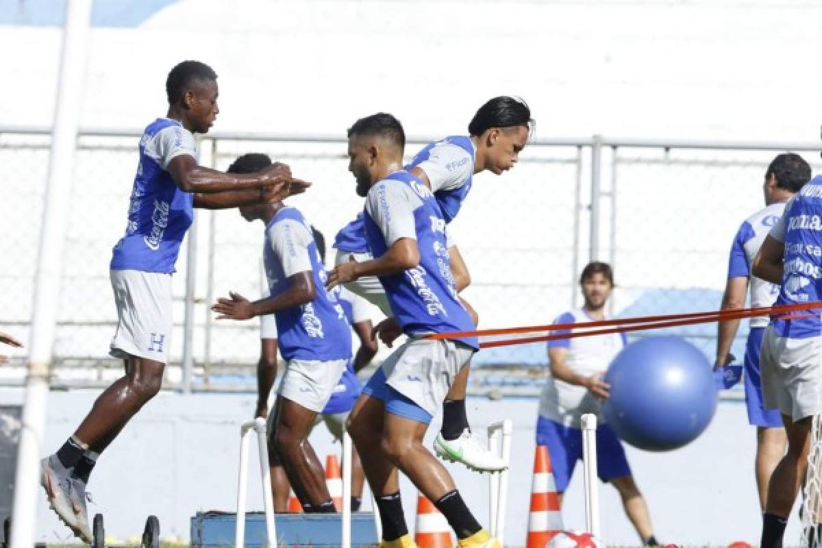 FOTOS: Fortaleza física y bajo fuerte calor se entrena la Sub-23; Coito observa y Falero trabaja en cancha