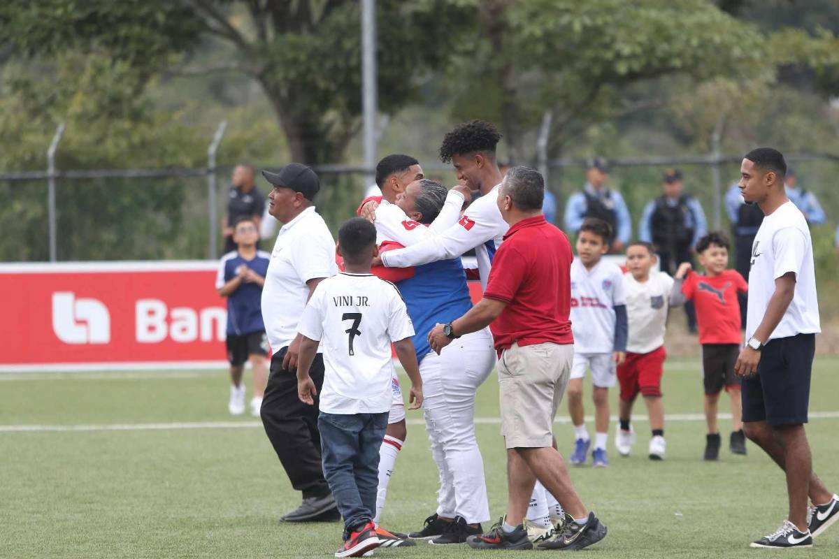 Dedicación a Demetri Gordon, sorpresas y festejos en la gran final de reservas Olimpia vs Motagua en Honduras