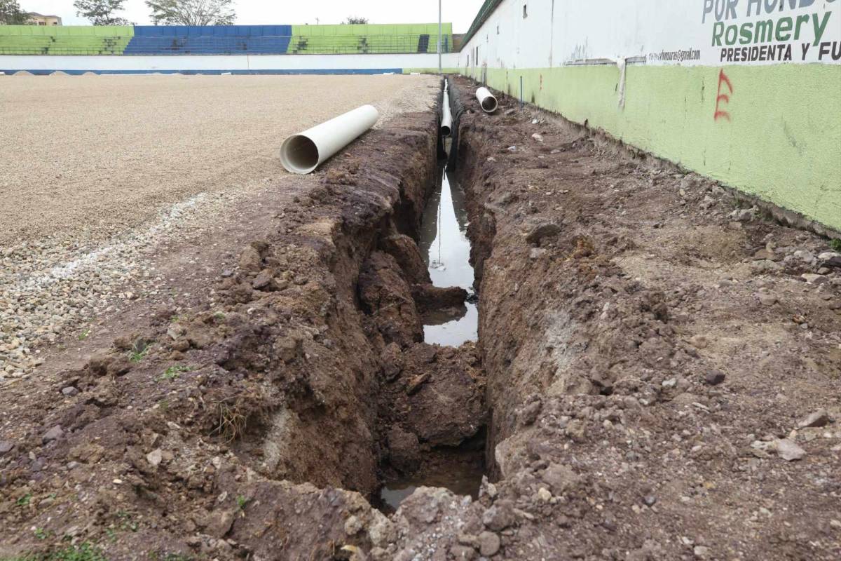 Así luce el estadio Juan Ramón Brevé Vargas, que recibe los trabajos de remodelación para cambio de césped ¿Cuándo finaliza la obra?