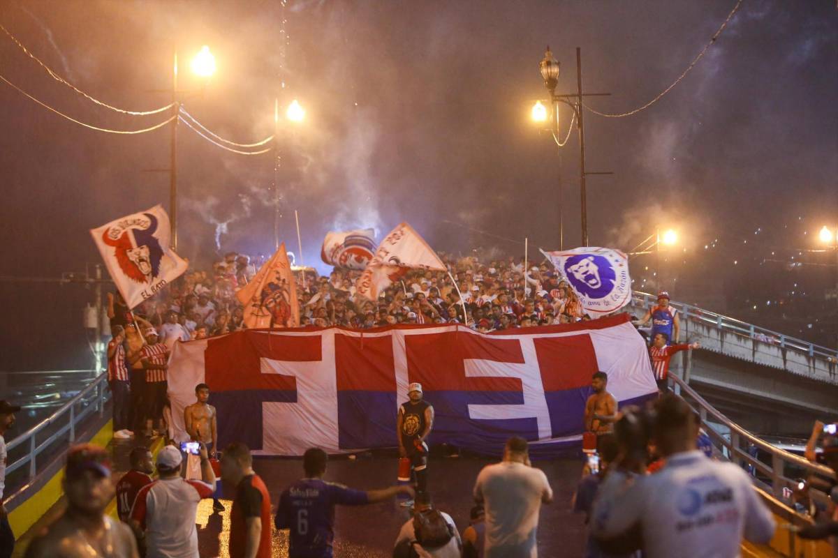 El cántico de Diego Vázquez con el Motagua, tremendo show de la Ultra y la hermosa olimpista que enamoró en el Nacional