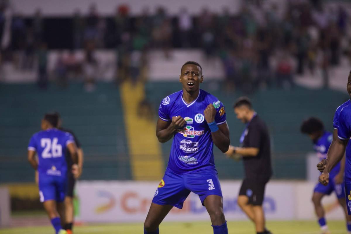 FICHAJES: Olimpia anuncia barrida, hondureño es contratado con Sporting Kansas City y Motagua firma a tres, ¿y Carlos Pineda?