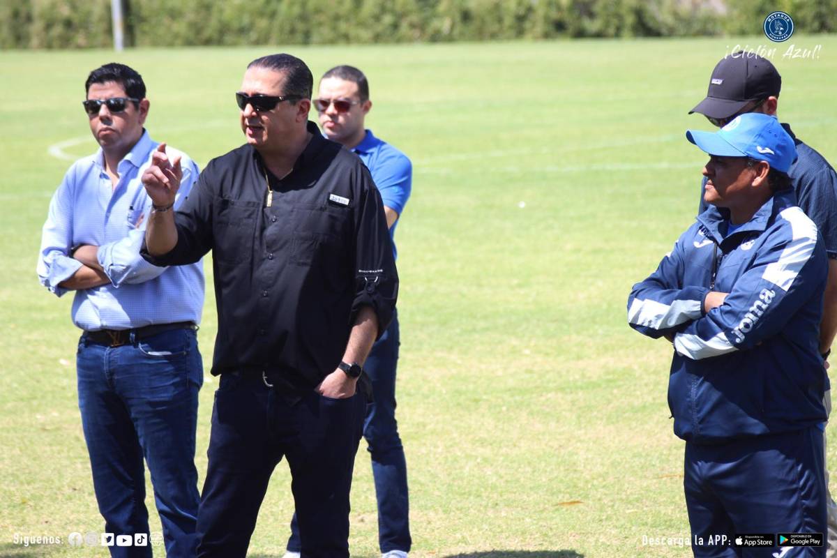 Visitas especiales: Plantilla de Motagua vive una inusual práctica con la presencia del Bolillo Gómez y la de sus máximos dirigentes
