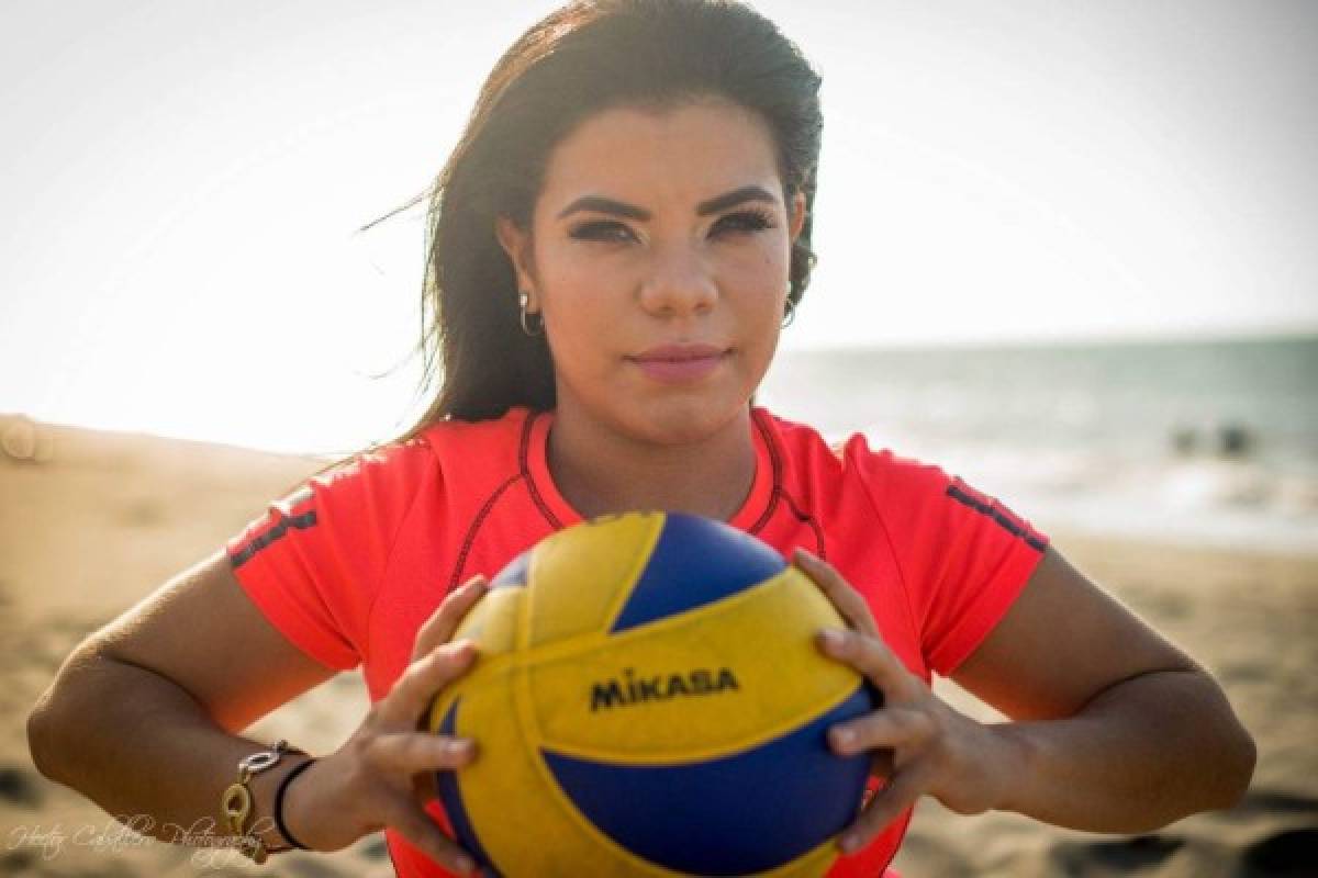 Skarlethe Valladares, la sexy teacher y jugadora de voleibol ceibeña que cautiva en las redes