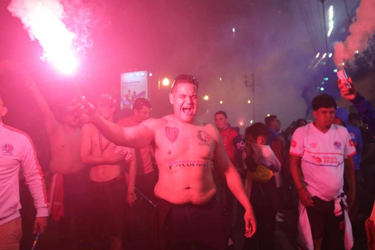 Fiestón de la Ultra Fiel, guapas chapinas y todo el ambiente del Olimpia-Xelajú por Copa Centroamericana