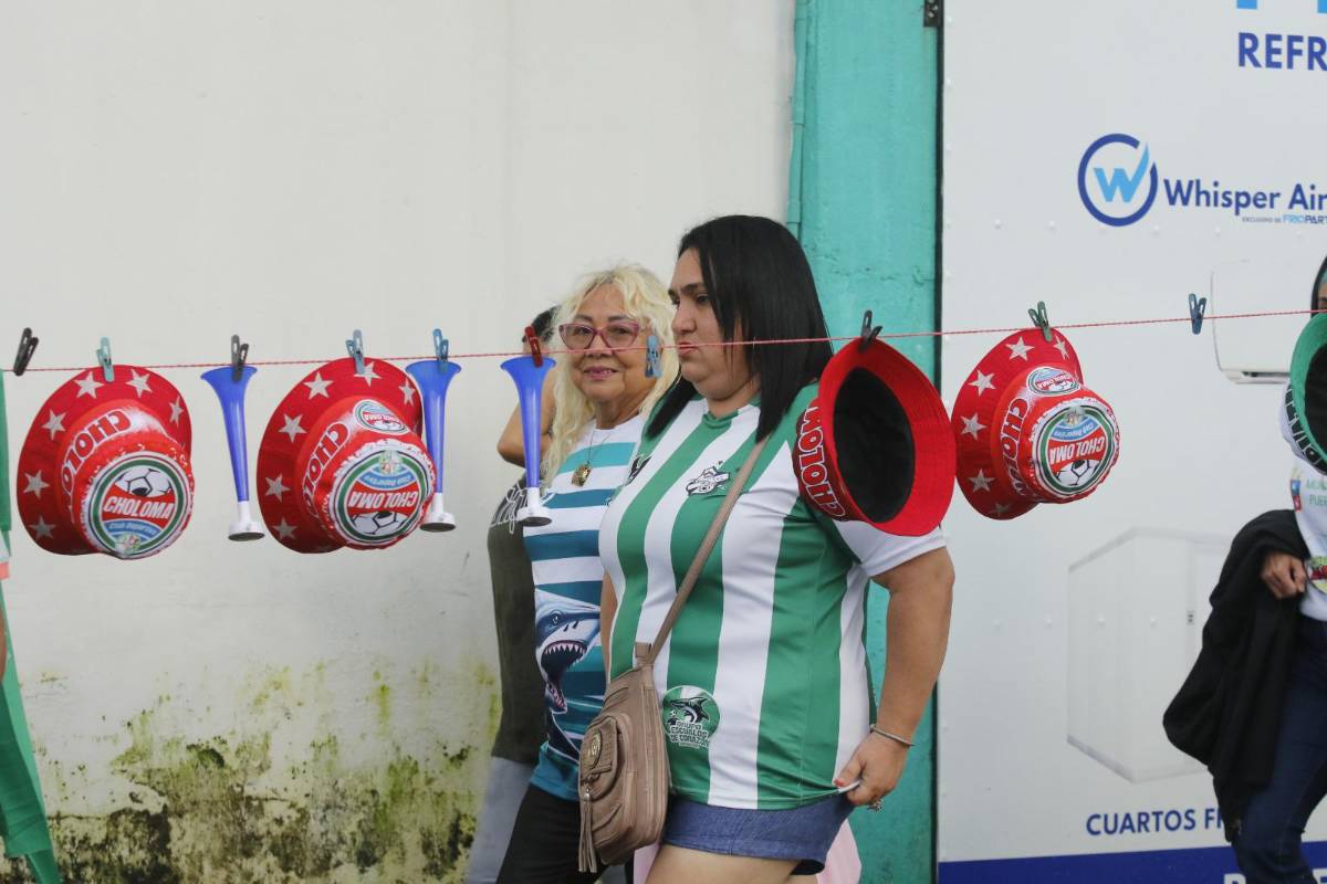 Ambientazo en el estadio Rubén Deras, hermosas jóvenes y ni la lluvia detiene la gran final del ascenso de Honduras entre CD Choloma y Platense
