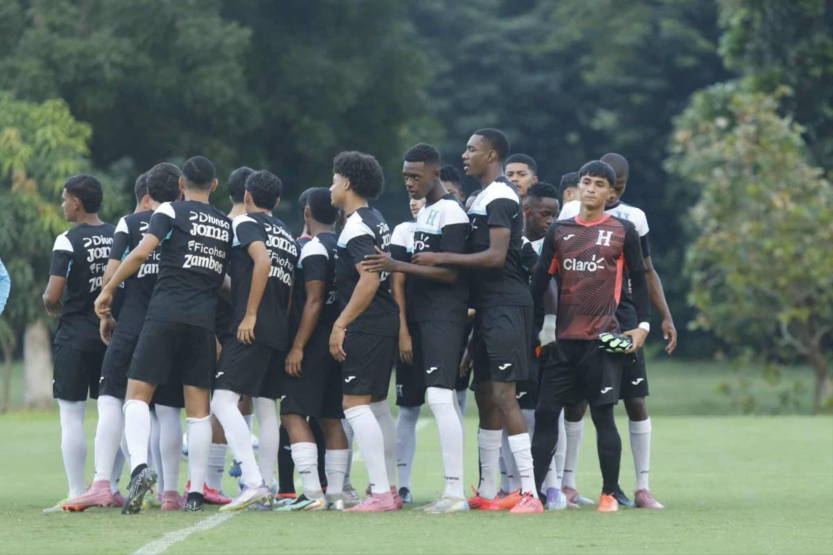 La Sub 17 de Honduras afinó detalles para viajar a Qatar: La exfigura de la 'H' que llegó a hablar con Luis Suazo y los niños pidiendo autógrafos