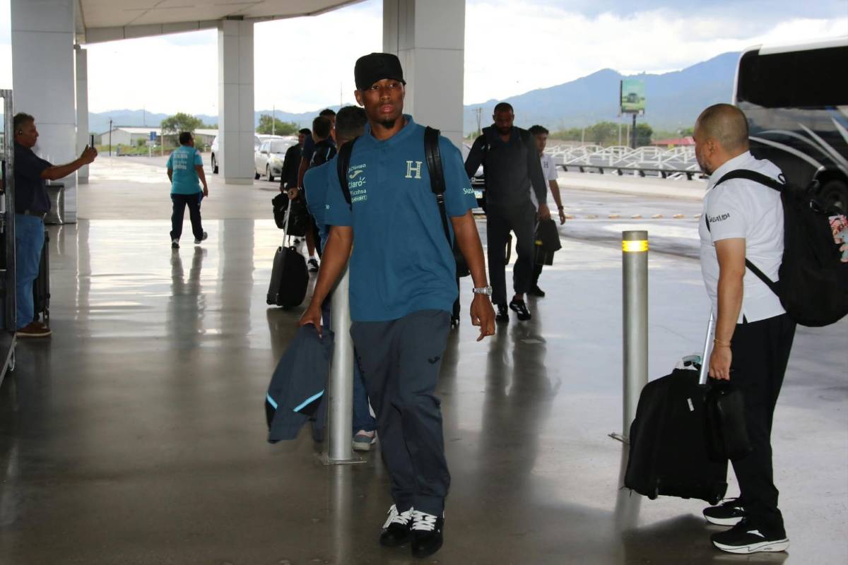 El relax de Kervin y Dereck, la duda de Molina y rostros serios: así viajó Honduras a Jamaica