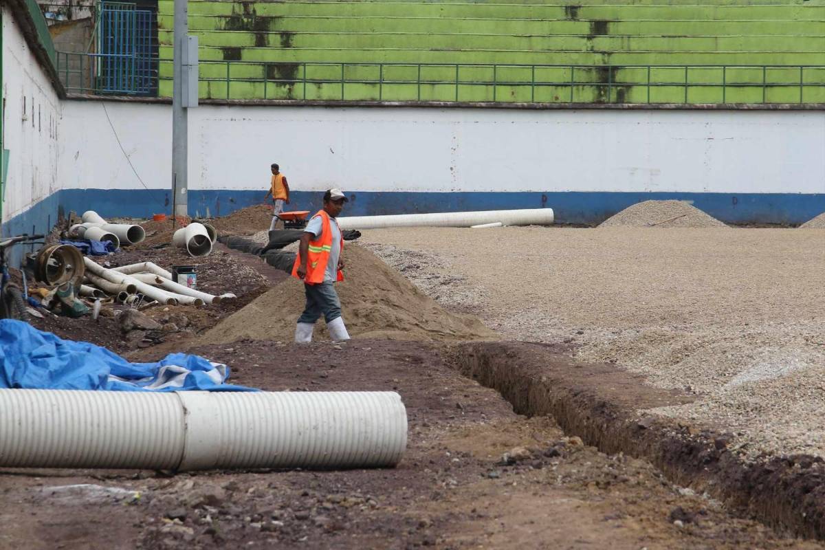 Así luce el estadio Juan Ramón Brevé Vargas, que recibe los trabajos de remodelación para cambio de césped ¿Cuándo finaliza la obra?