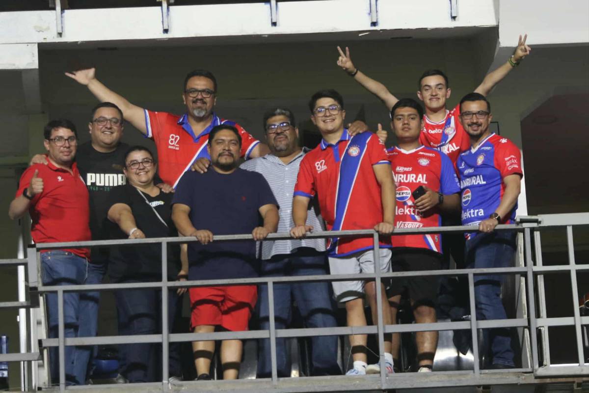 Fiestón de la Ultra Fiel, guapas chapinas y todo el ambiente del Olimpia-Xelajú por Copa Centroamericana