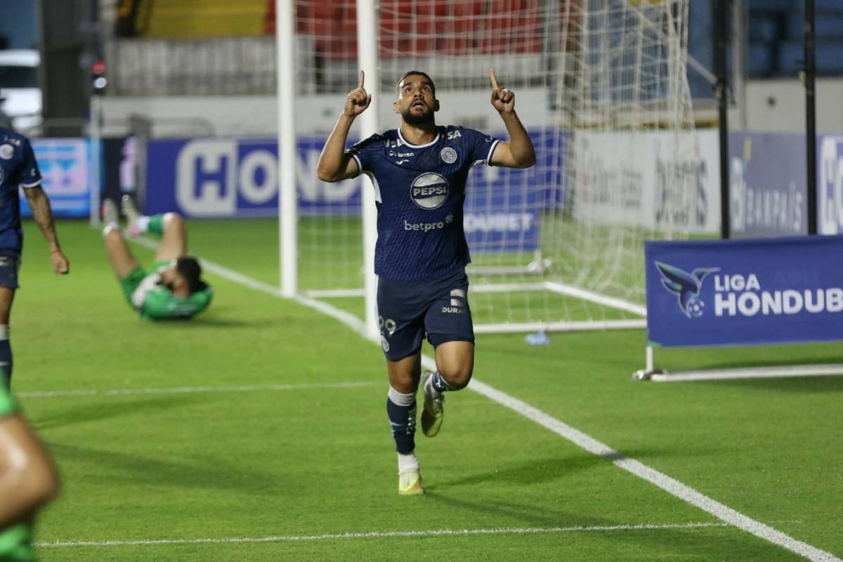 Las dos polémicas del FVS en Puerto Cortés, la 'selfie' del triunfo de Motagua y así de desolado lucía el estadio Nacional