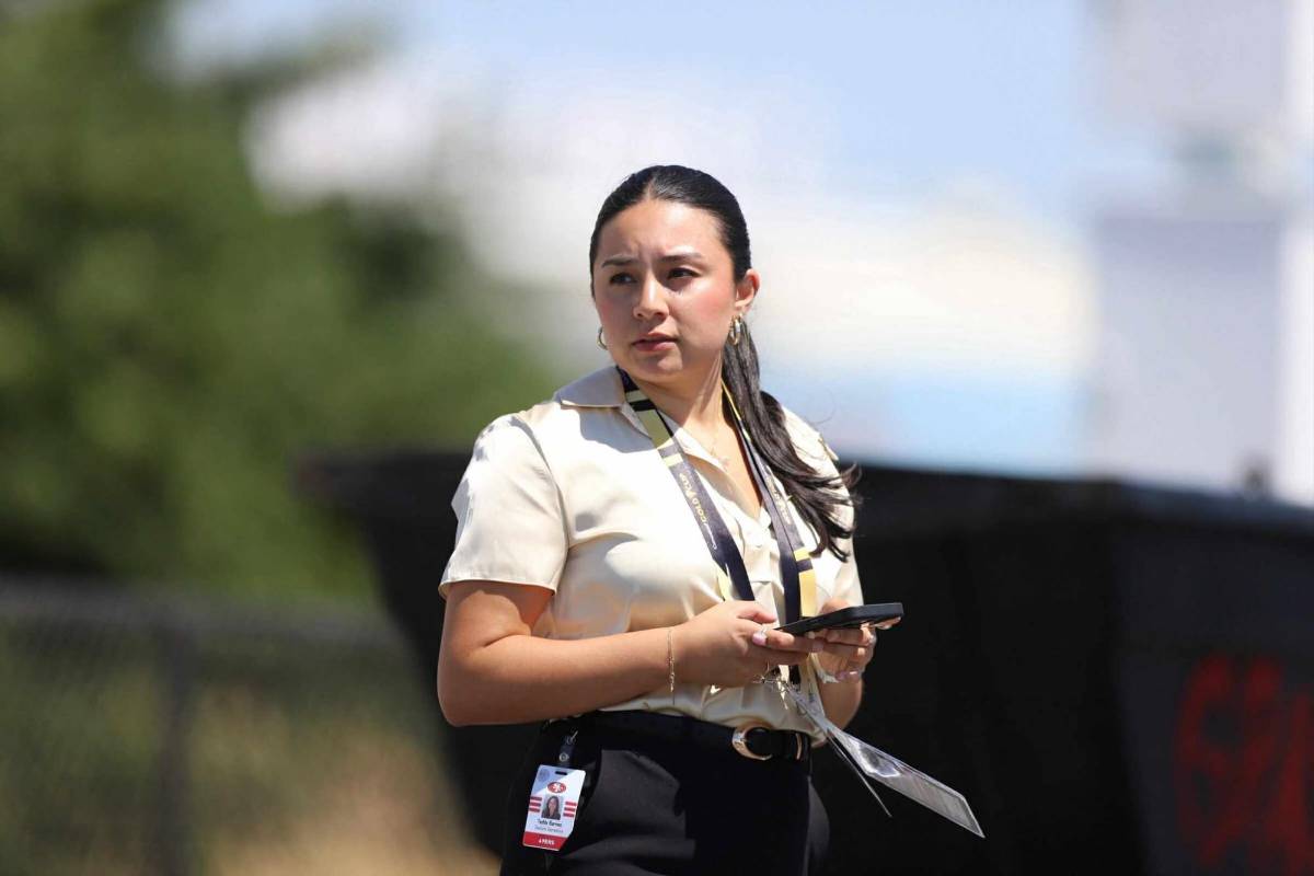 ¡Quiénes son las dos catrachas que se robaron las miradas! El Honduras vs México se engalana con hermosas aficionadas