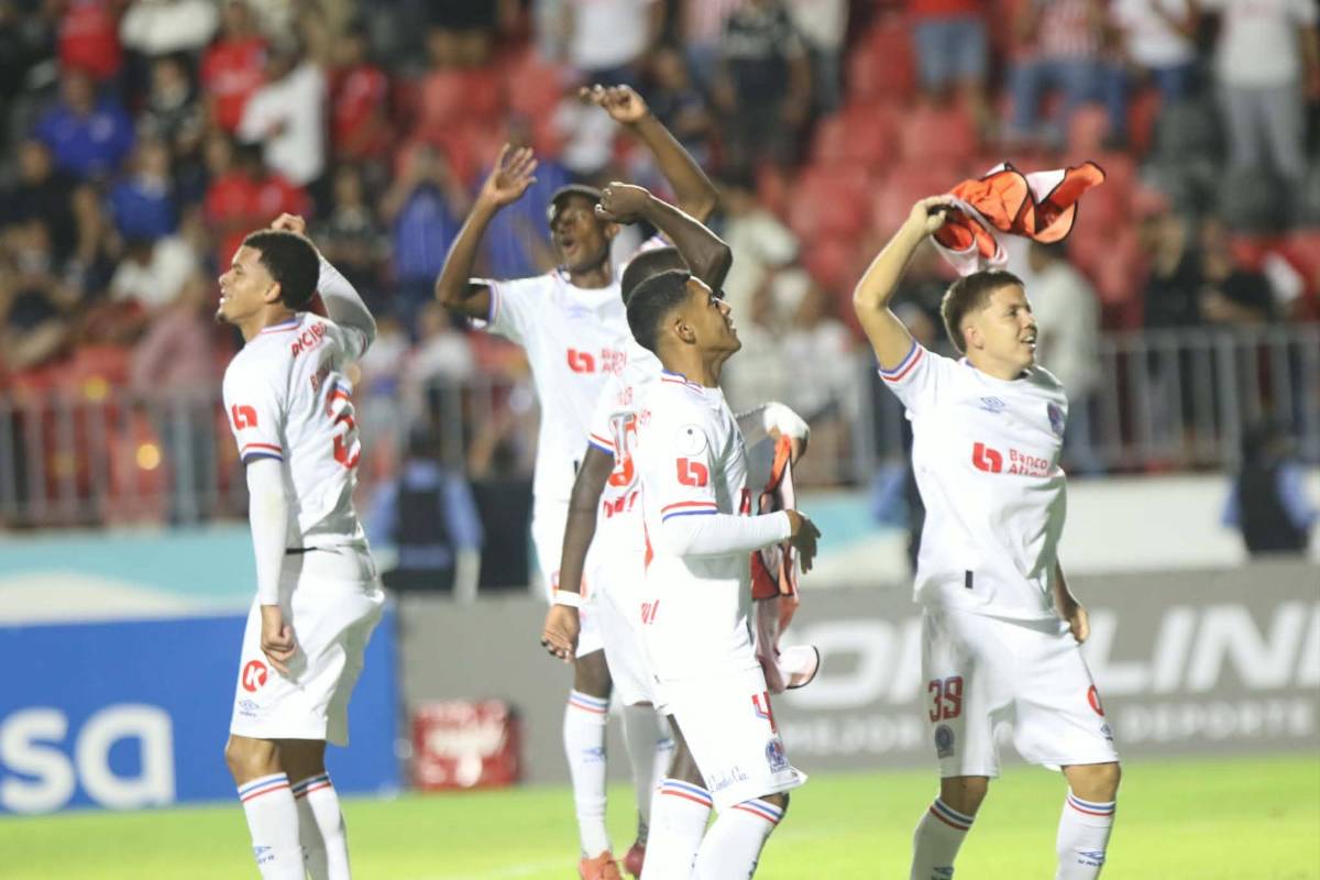 Locura de Olimpia tras quedar campeón, Espinel sorprendió y fiestón de la Ultra Fiel