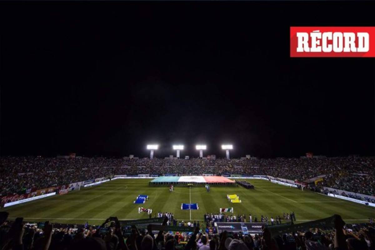 Mexicanos se lucen con espectacular homenaje a los héroes del terremoto