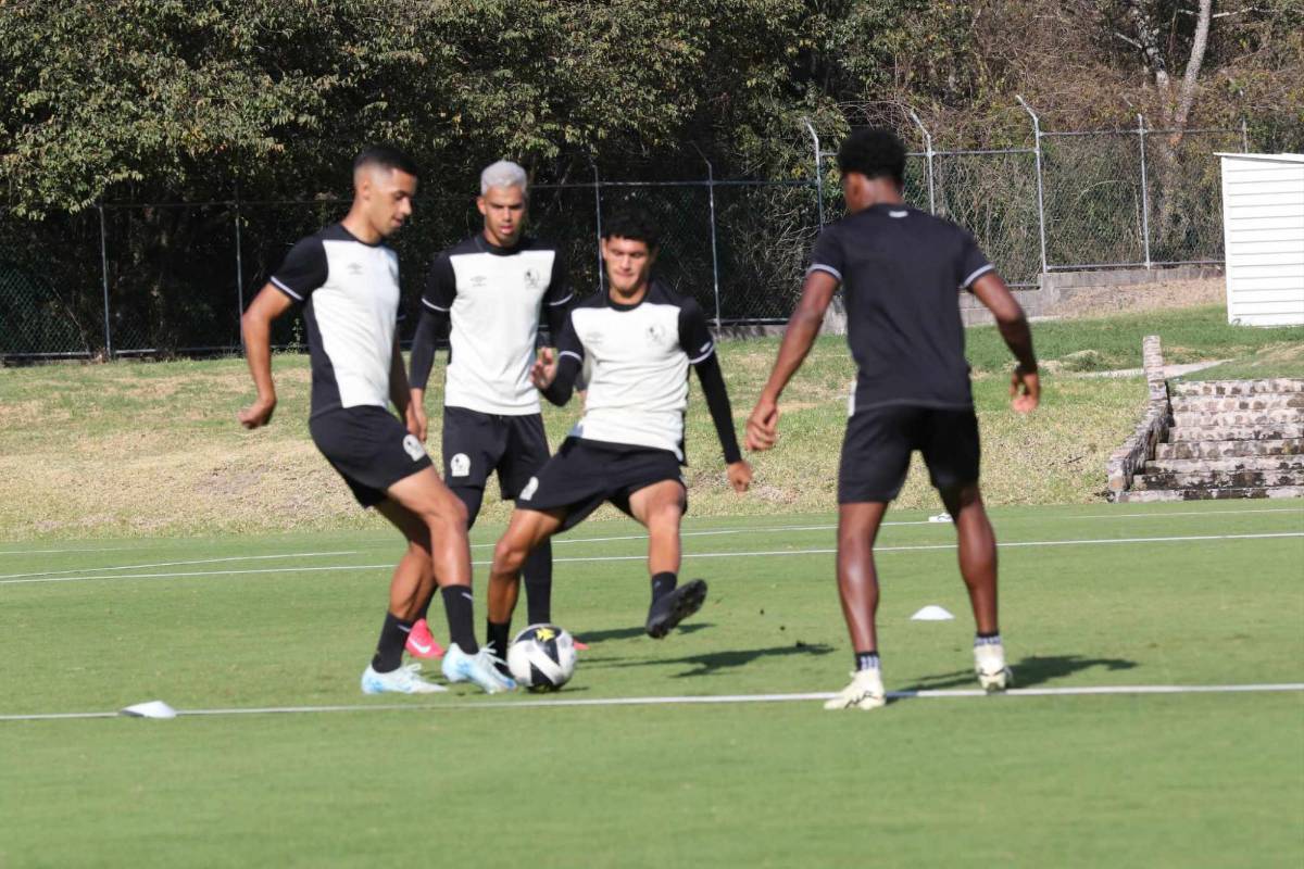 Futbolistas del Olimpia reciben los trofeos de Premios DIEZ, nuevo look ¿Posible sorpresa en el 11 titular?