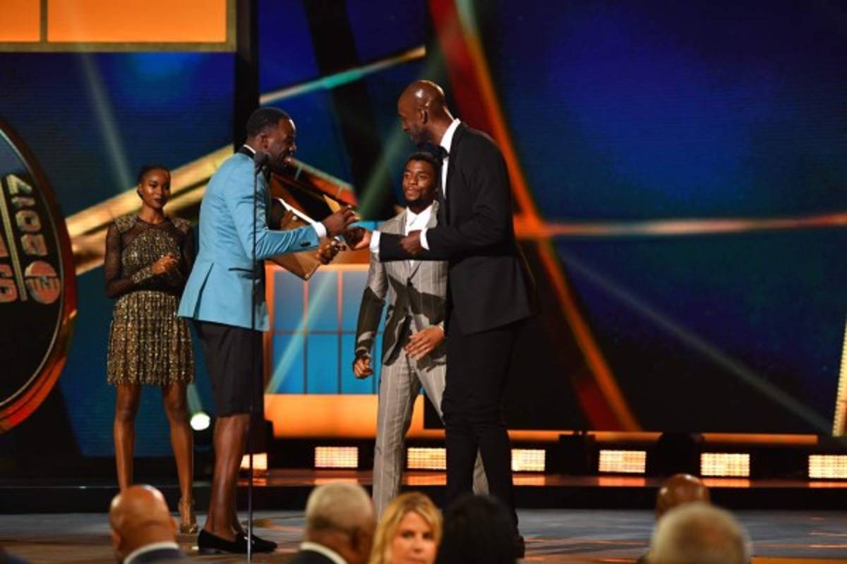 Los extraños atuendos y curiosidades en la gala de los premios de la NBA