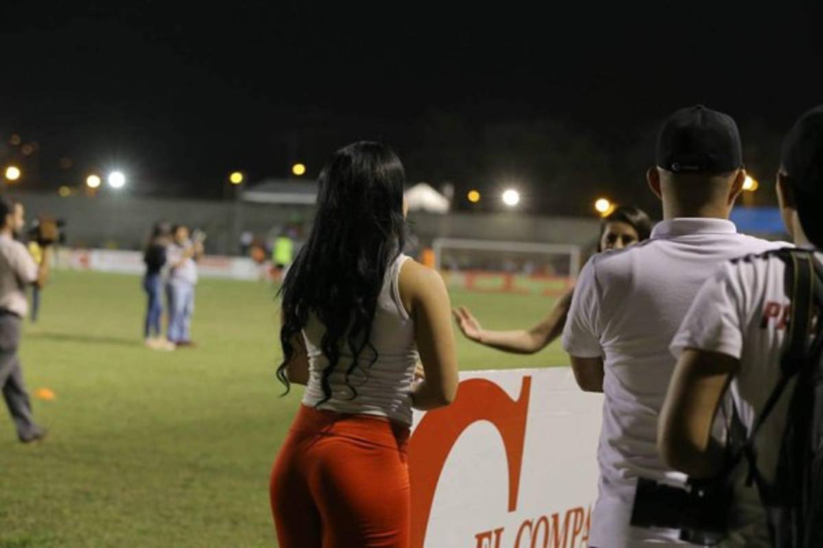 FOTOS: Las lindas chicas que eclipsaron en el juego Honduras-Real España